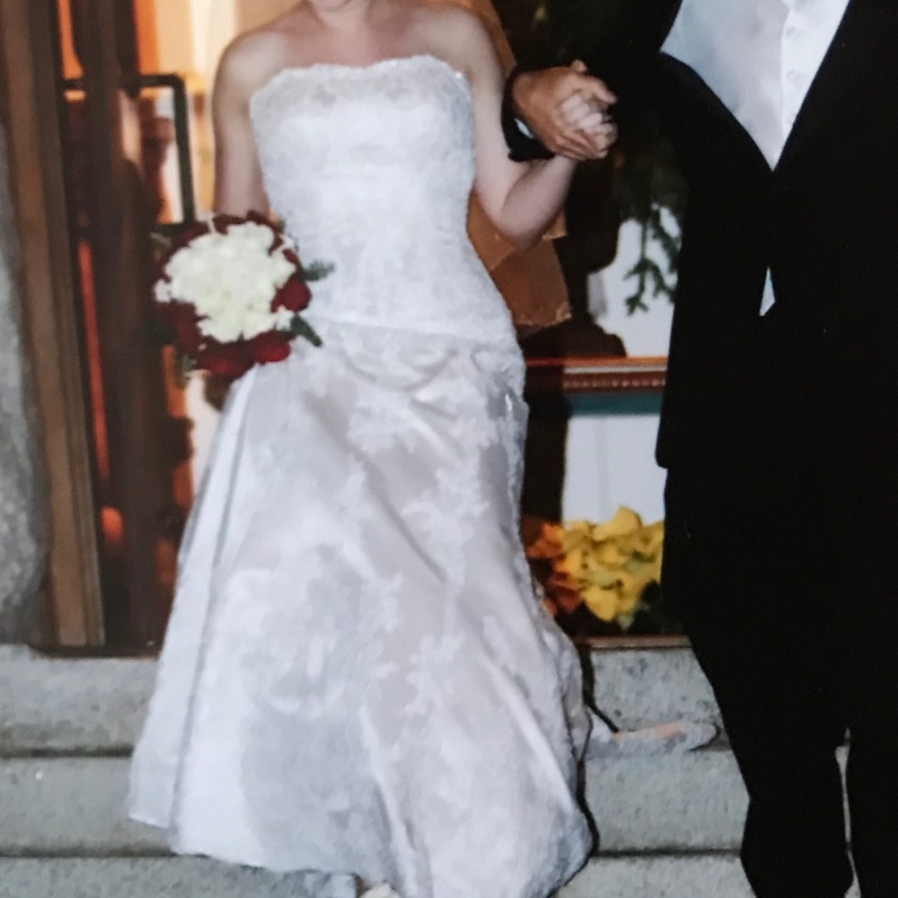 Wedding gown